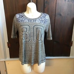 3/$25 🌺 Lucky Brand T-Shirt Small